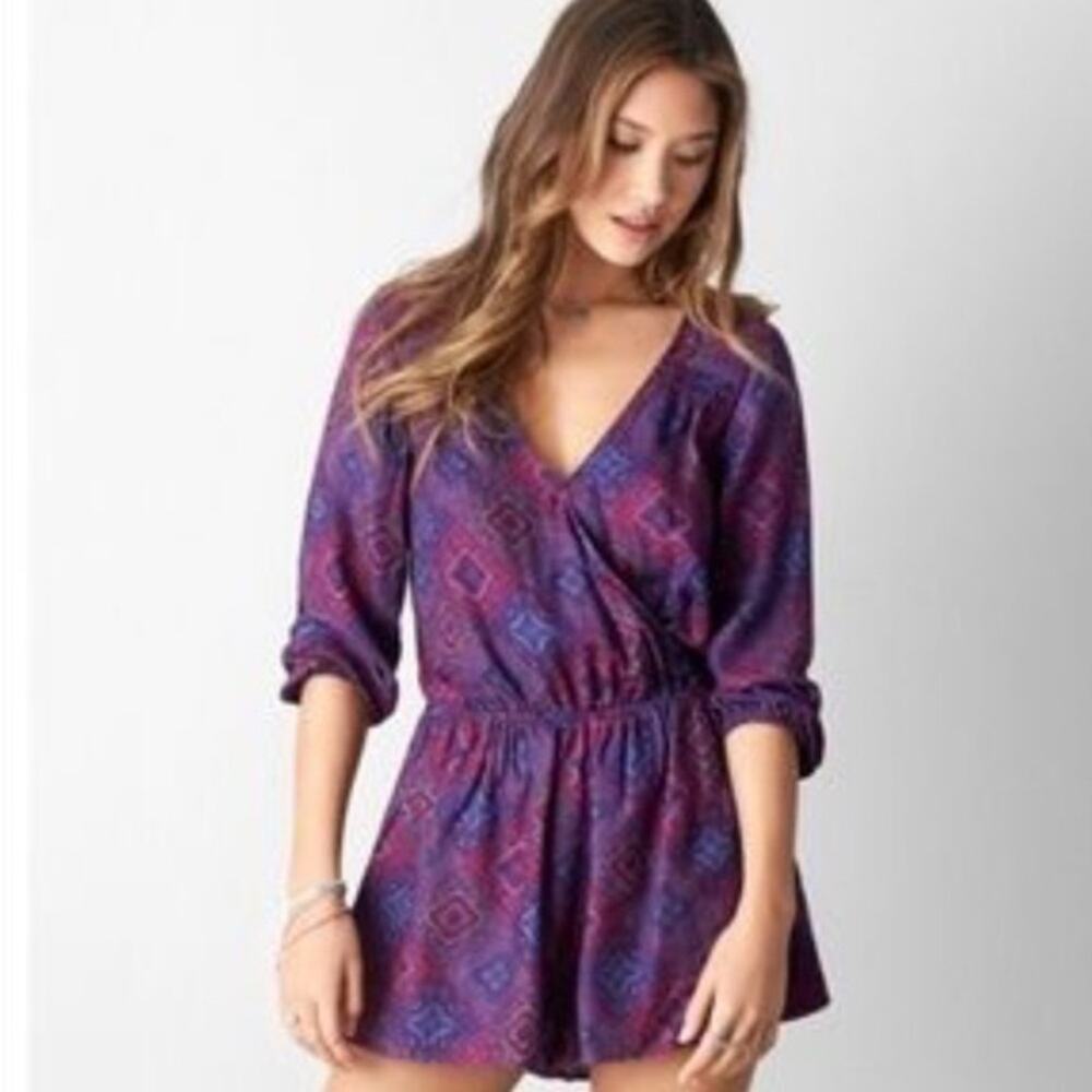 American Eagle Diamond Floral Long Sleeve Romper